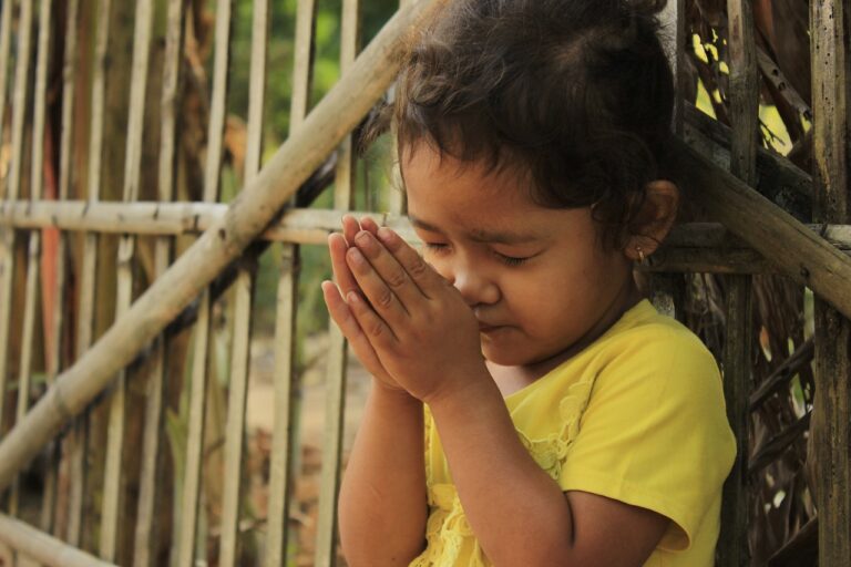 praying, kids, cambodia-5102774.jpg